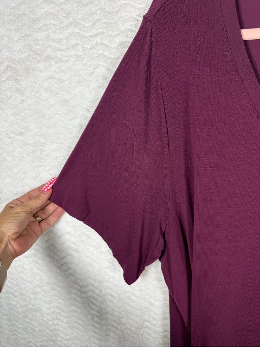 Athleta Women's V-Neck Short Sleeve Top in Plum. So soft and comfortable 🧡 - Picture 5 of 7